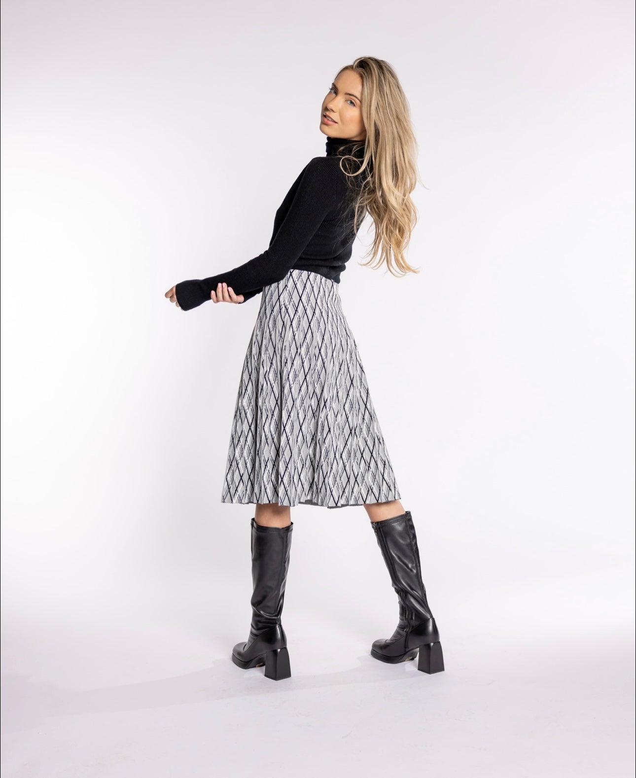 Multi-Color Neutral Knit Skirt