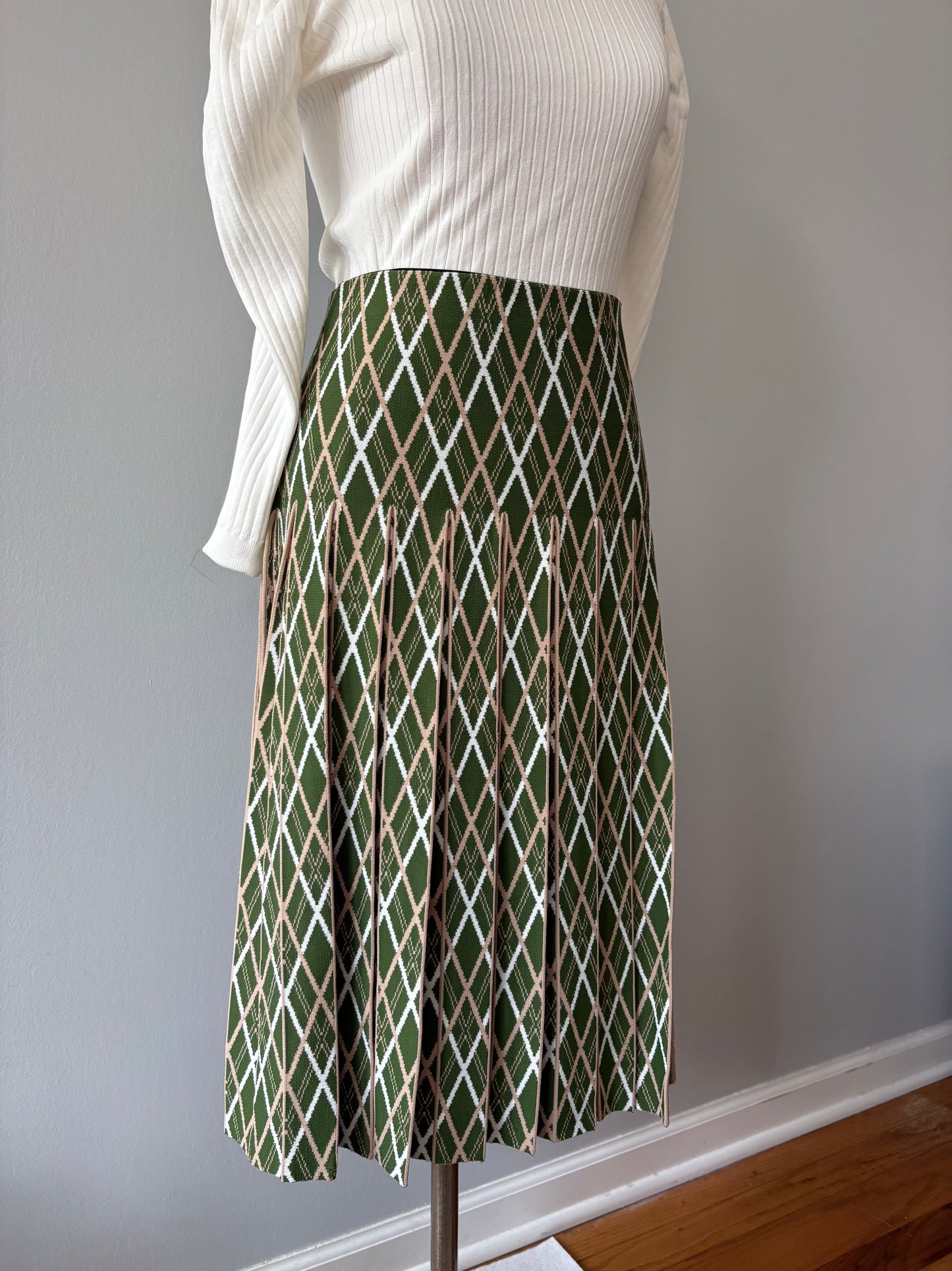 Multi color knit skirt in green/white